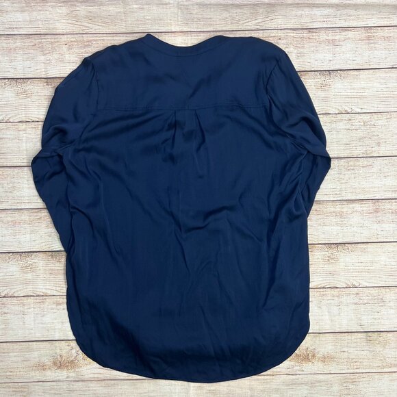 Vince Navy Blue Silk Blouse Size 8 Long Sleeve Pullover V-Neck Button Cuff Top - Picture 2 of 11